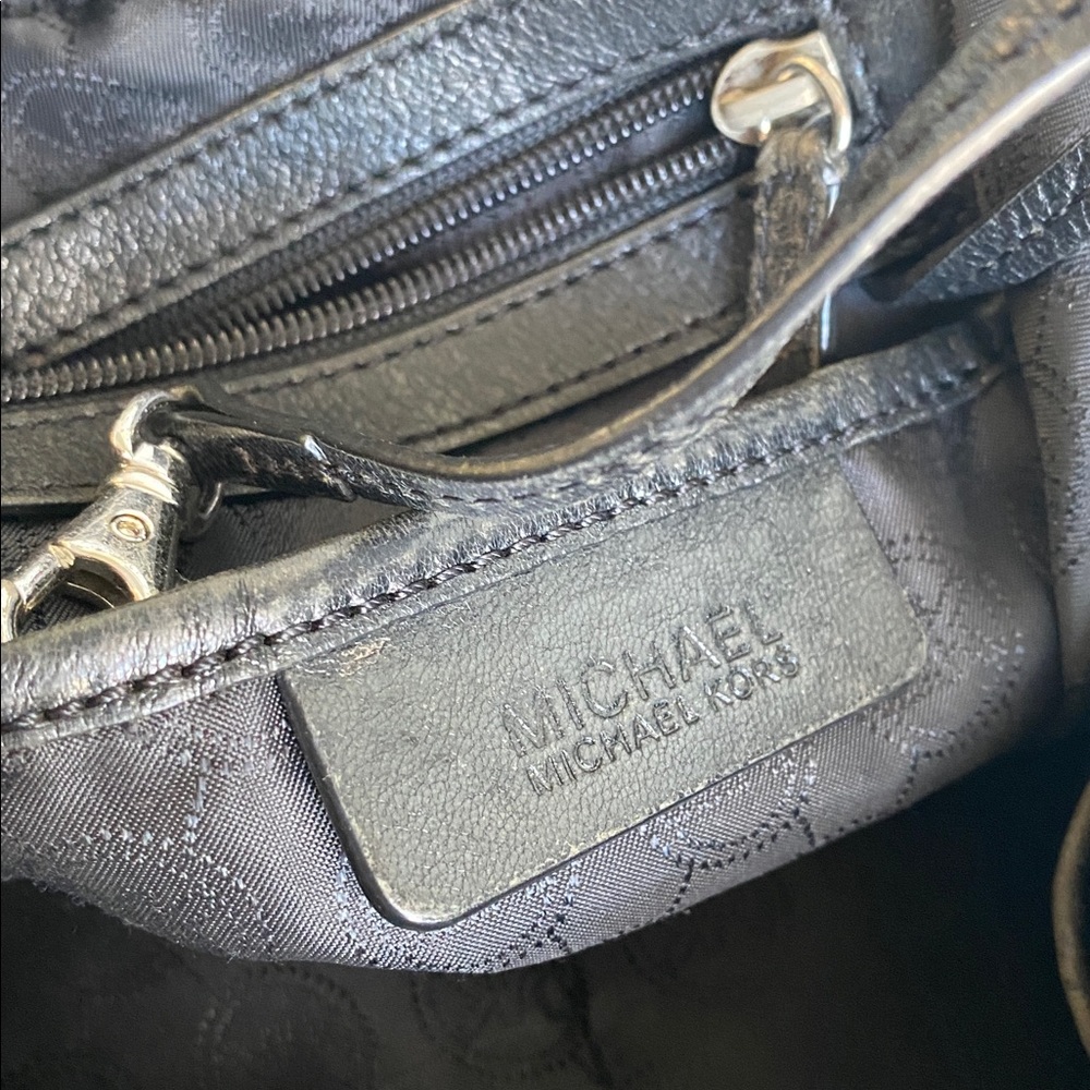RARE Michael Michael Kors Black Leather Bag with Chain Detail - Picture 13 of 13